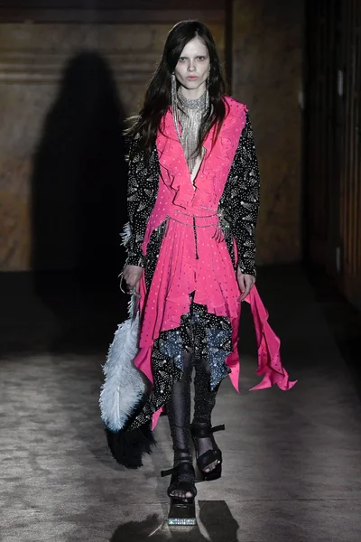Look 39